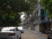 此房南北通风,楼间距宽,房型正气房东诚意卖看房方便