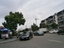 房型方正,交通便利,环境优雅,设设全