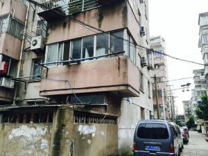 车库上5楼含一个车库产权清晰随时过户随时搬