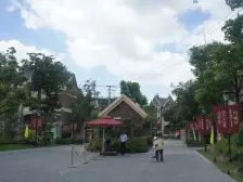 电梯房,主卧朝南,小区中心位置,近地铁