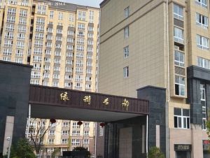 绿润名都138平三室两厅两卫179万