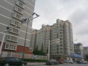 急售东大公寓精装两房有露台有附房价格还商量