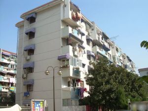 此房小区中间位置,适合带小孩陪读,生活便利