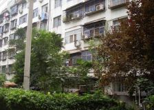 地铁三号线通透大三房,户型方正,业主急卖