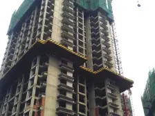 华宇一期+洋房一楼+前后花园+产权车位+2层地下室急售