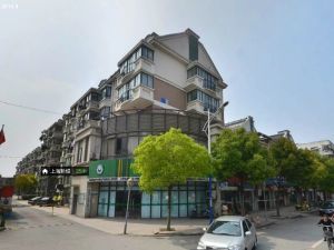 此房在1.5层,满五唯一,目前空置中,采光无遮挡