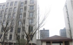 精装洋房三室二卫大露台得房率高,户型合理采光充足