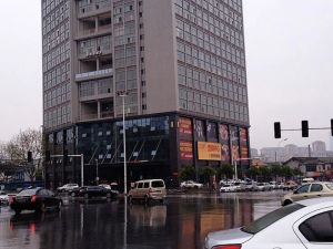 地铁口复式精装两房边户拎包入住