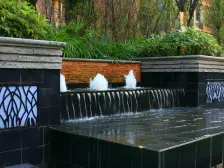 出门即是轻轨,近东站、公园、生活配套齐全。