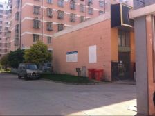 房子是精装修 诚心出售 看中可以面谈