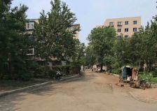 东胜小区近万莲地铁口一楼窗改门可以做生意