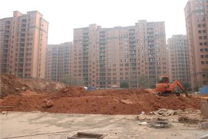 正地铁口中间楼层大四房,两梯两户,精装自住装修