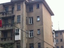 新桥新村一楼2室一厅出路很好有大院子,随时看房