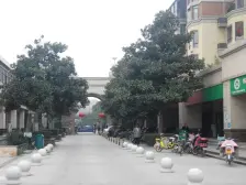 顶楼复式,采光很好,精装修,保持的很好