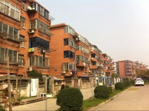 中层采光充足两房朝南户型方正,三室毛坯随意装修