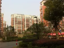 公园佳苑北区,93平外加北车库12平。