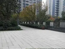 店长推荐:自住精装修,小区中间位置,满五年