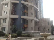 绿荫广场 标准一室一厅 位置好 户型方正 价格便宜