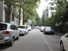 绿云小区平湖里 近地铁 精装修 出行方便 中间楼层 满五