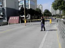靠河前面一排,前面无遮挡,采光视野都很好!!