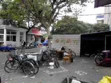 小区环境优美,安静,很适合居住,小区出门就是菜市场
