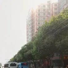 老福山华龙福邸 南北通透,采光好 装修好,环镜优美 中间楼层
