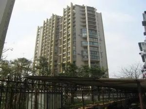 红谷经典公寓出售,交通便利配套齐全,房东诚心出售。