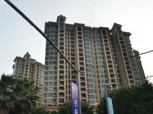 五号地铁口狮山公园站,坐北朝南,三房二卫