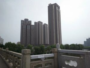 此房南北通格局好户型方正简装干净楼层不高但楼间距大