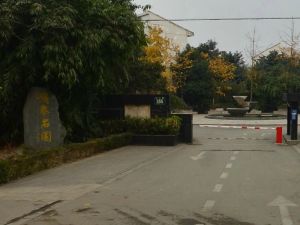 鸿泰名园5室1厅东南