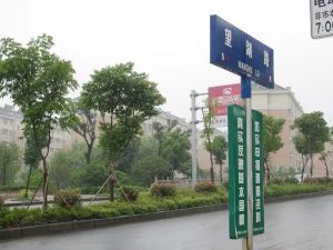 成熟地段信达东郡带花园精装保养好