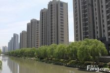 老业主委托,看房方便!全新精装修,从未住过,带三个车位,诚售