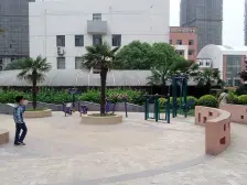 鑫苑名家 百万装修上叠别墅 大露台,有车库