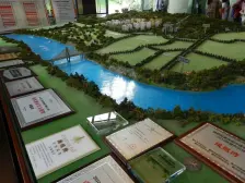 端户户型。临湖而居,采光好,住家安静