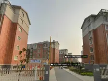 户型方正,楼间距大,采光好交通方便。