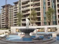 洋房,南北双阳台,直接拎包入住,北面湿地公园。