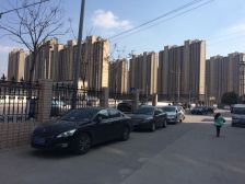 地铁口,圆融商圈地理位置好,采光好户型方正