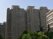 金泰小区 南北通透 有电梯 出行方便 近医院