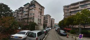 房子很好精装,房东自住保养好,位置好