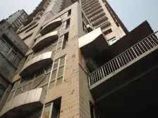 位朝天门解放碑商圈,近轻轨公交站出行相当方便