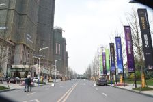 出行商场医院读书公园酒店等道路宽敞