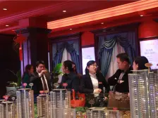 房子位于小区中心地段,不临街环境安静,前后无遮挡,居住舒适。