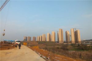 湘诚德峰小区B区4室2厅南北