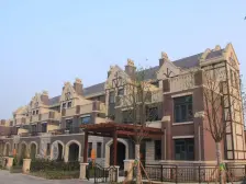 临湖而居,畅享自然生活,湖景美宅感受着宁静与惬意。