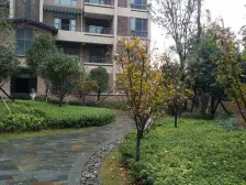 上下4层.东端户.带院子车库.房东诚心出售.