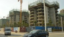 万源高档小区靠河边,精装4房,诚心出售。