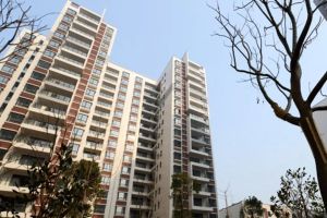 地铁口通透3+1户型中间楼层精装拎包入住