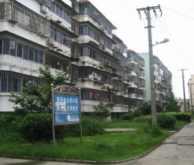 梅园三里南区3-1-1-2122.00m2140万