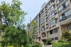 洛隆路金领华都两室两厅家具家电齐全房东诚心出售