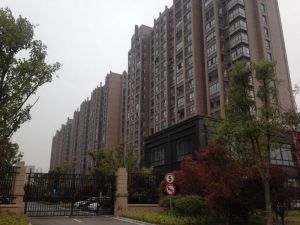 万和华府首排一层精装生活交通方便